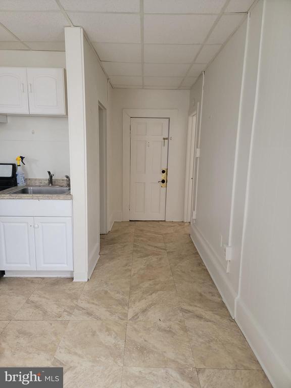 Photo - 816 E 11th St Apartment Unit 3