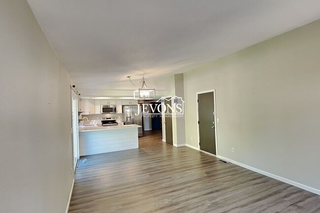 Photo - 803 S 68th Ave