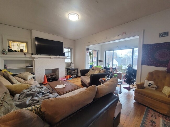 Photo - Ed's Arms Apartments