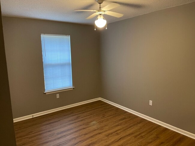 Photo - 716 Rosewood Dr