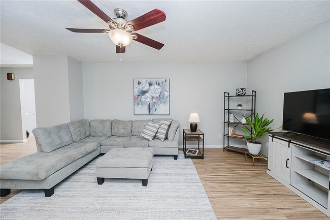 Photo - 979 Barclay Rd