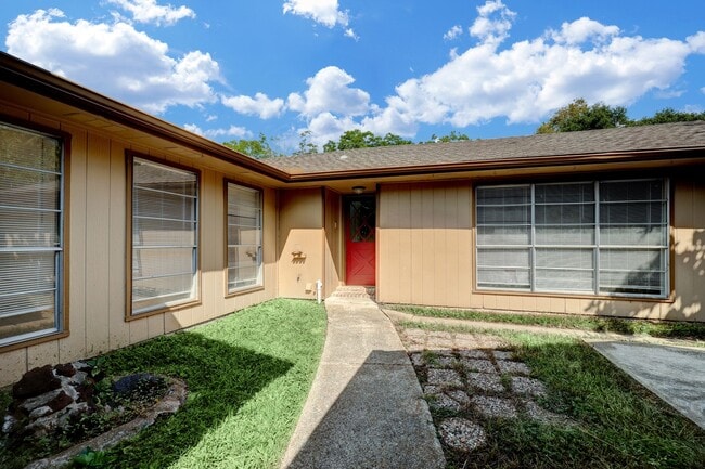 Photo - 11331 Rousseau Dr