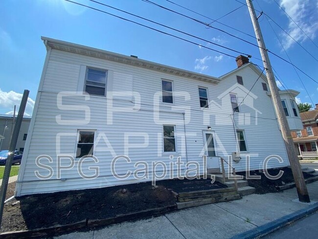 Building Photo - 3 Pleasant St Rental