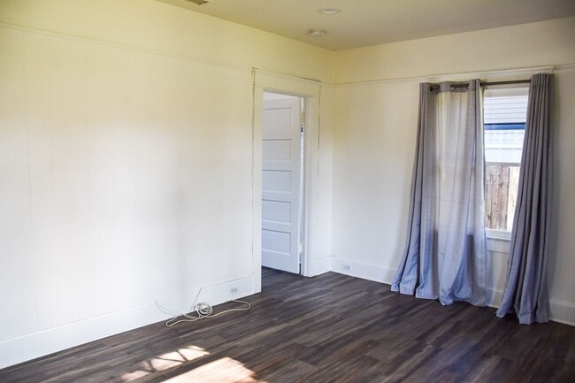 Photo - Grand (384-394) South Unidad Grand (394) South