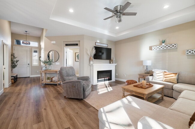 Photo - 638 Riverbed Cir