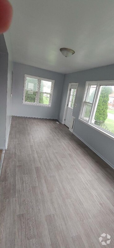 Building Photo - 1 W Hickory St Rental