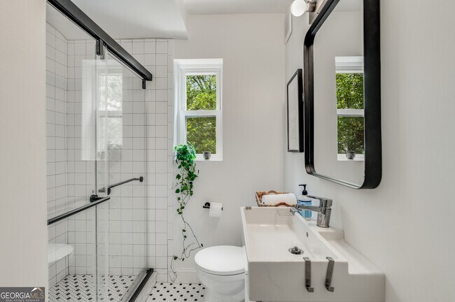 Photo - 96 Ardmore Pl NW Unit 3