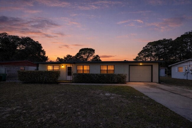 Photo - 435 Argyle Ct