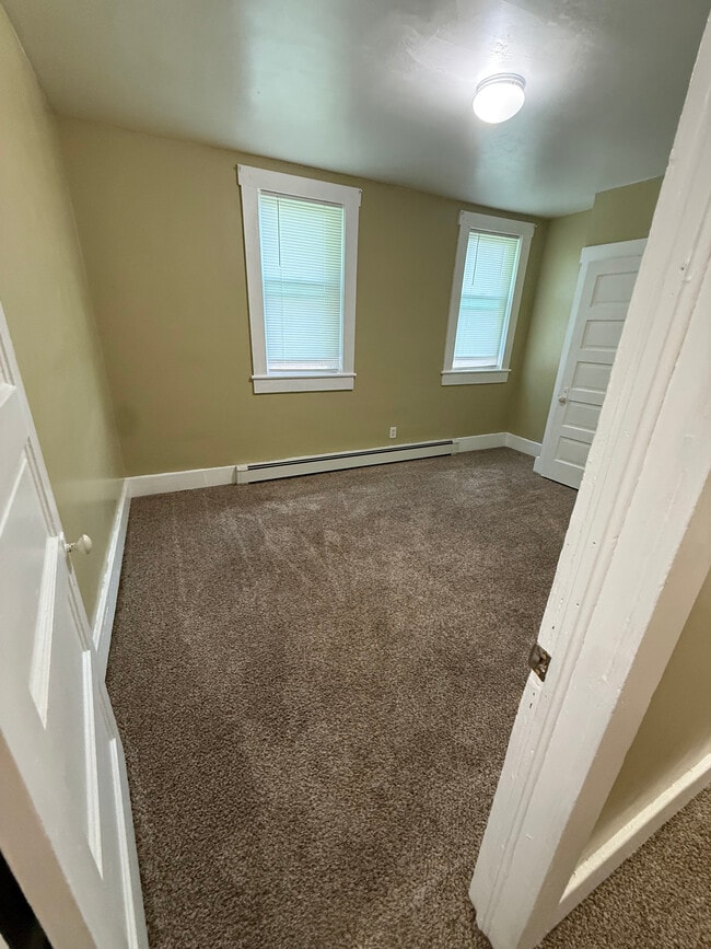 831 Wood St Unit 831 Front