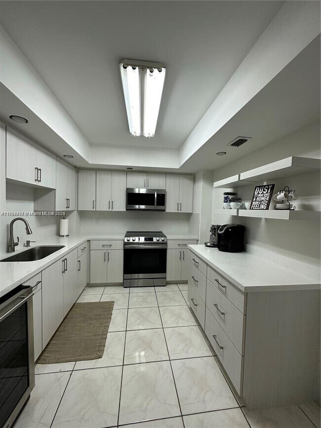 Photo - 5825 Collins Ave Unit 11E