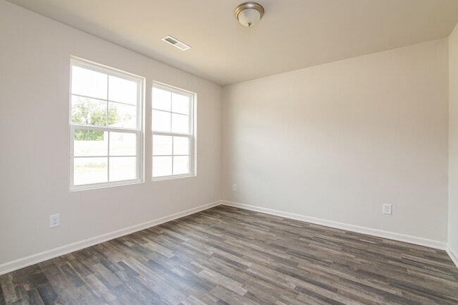 Photo - 1055 Manor Dr