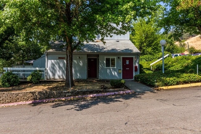 Photo - 721 SE Meadowlark Ave