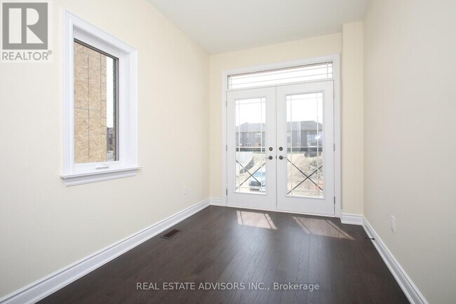 Photo - 12 Elgin Ct