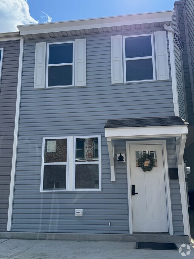Building Photo - 1108 Freyburg St Unit 1108 Freyburg Fl 1 Rental