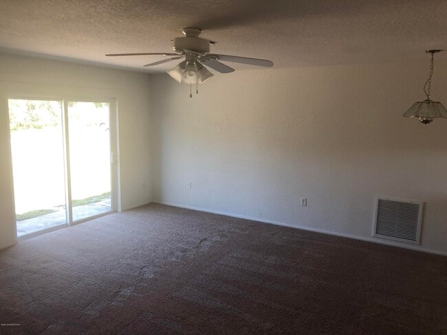 Photo - 1623 Sadigo St SE