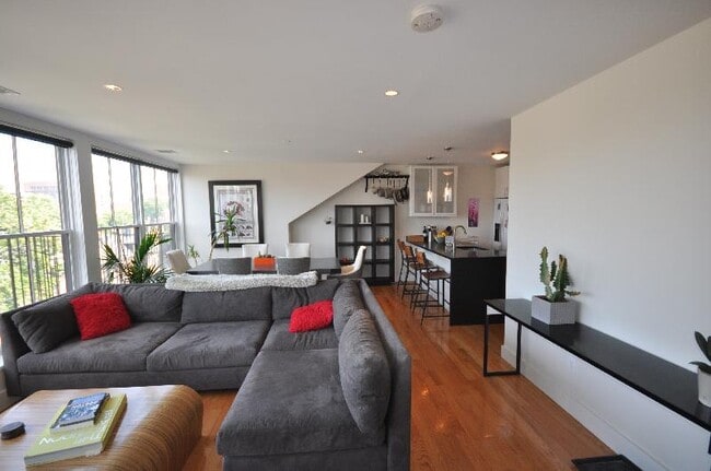 Building Photo - 662 Massachusetts Ave Unit #658 - 6 Rental