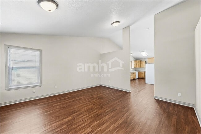 Photo - 186 Westgate Ln