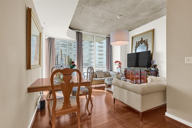 Photo - 5925 Almeda Rd Unidad 10908