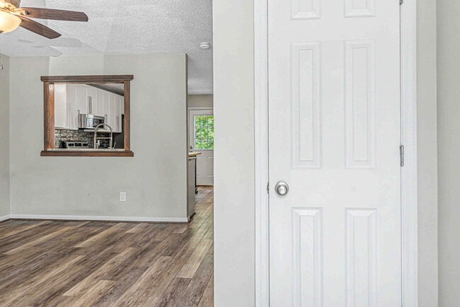 Photo - 103 Meadowbrook Ln