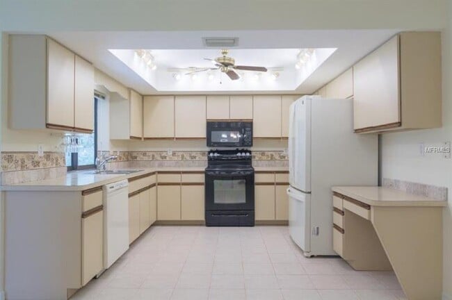 Photo - 25230 Campos Dr