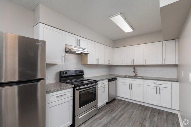 3 BR, 2 BA - 1300 SF - Crest at East Cobb