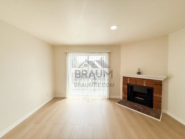 11839 Burbank Blvd Unidad 1