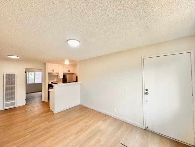 Building Photo - 607 W 82nd St Unit 201 Rental