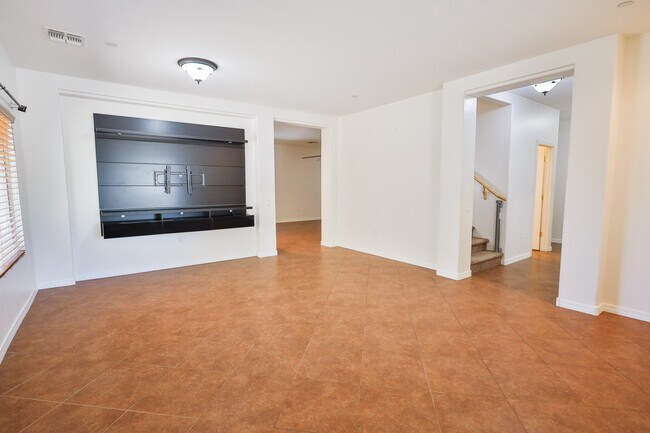 Photo - 819 W Vuelta Granadina