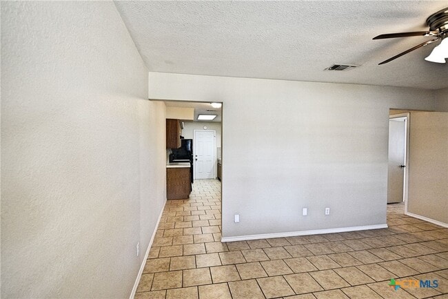 Photo - 525 Buttercup Ln