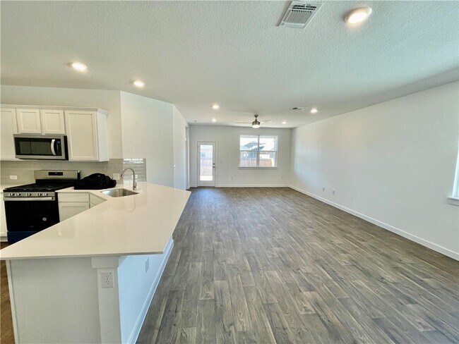 3025 Egan Dr
