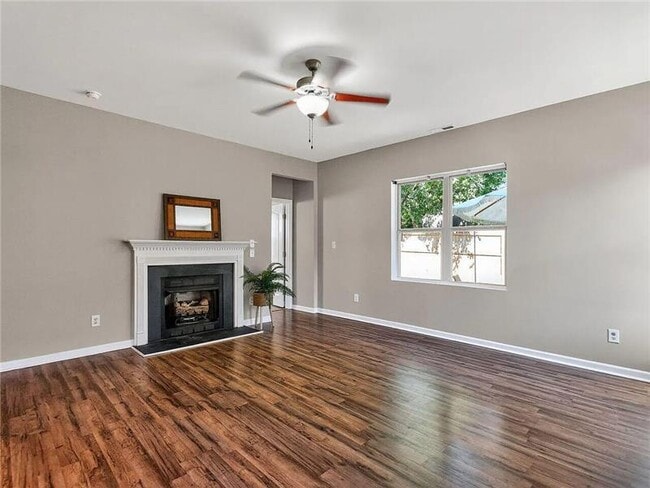 Photo - 913 Skinner Dr