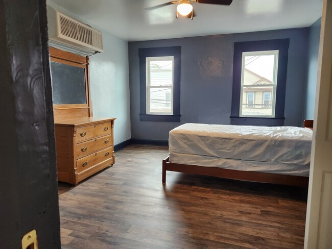 Photo - 117 W Piedmont St