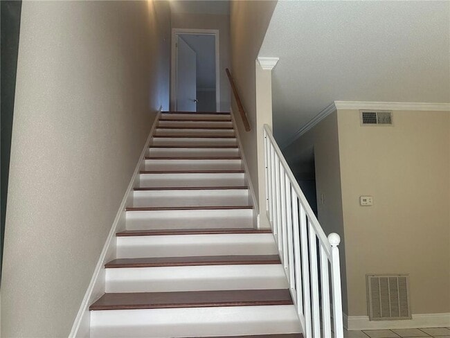 231 W Esplanade Ave