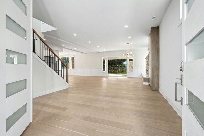 Photo - 5Bd/4.5Ba Bellevue House