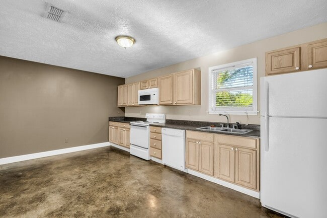 Photo - 112 W Gillespie St