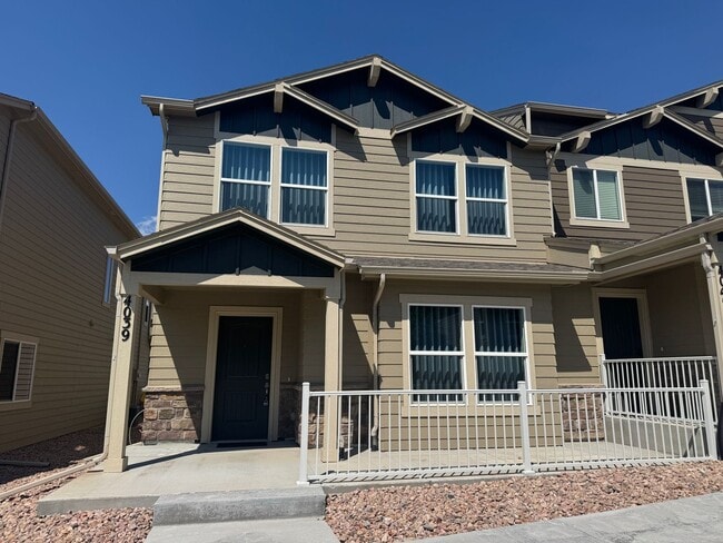 Building Photo - Newer and Spacious 3 Bedroom Townhome