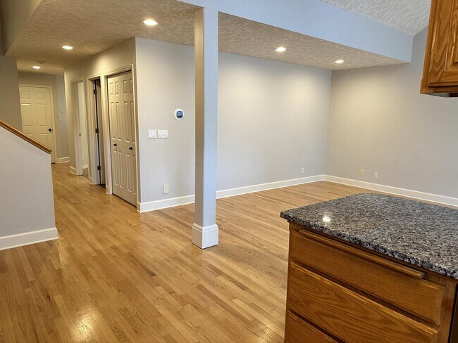 Photo - 330 E College St