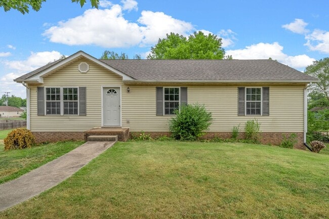 Building Photo - 3 Bedroom 2 Bath Pet Friendly Home For Rent!