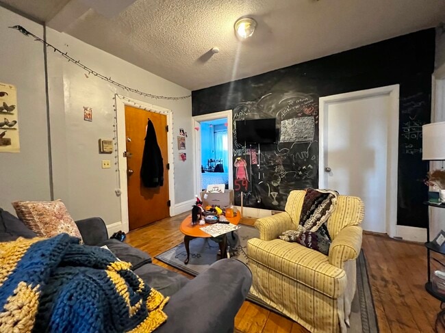 Building Photo - 18 Glenville Ave Unit 2