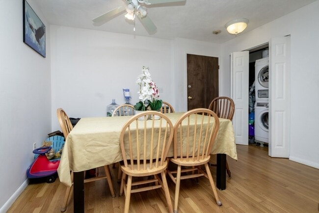 Photo - 245 Lafayette St Unidad 2D