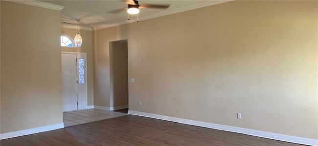 Photo - 704 Glasgow Ln
