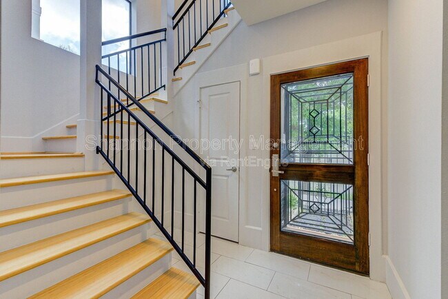 Photo - 113 Tuam St