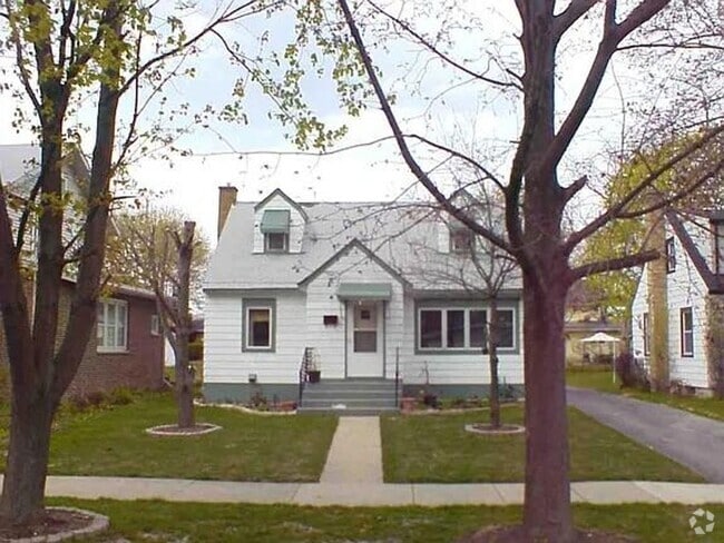Building Photo - Freshly painted 4 bedroom/2 bathroom home