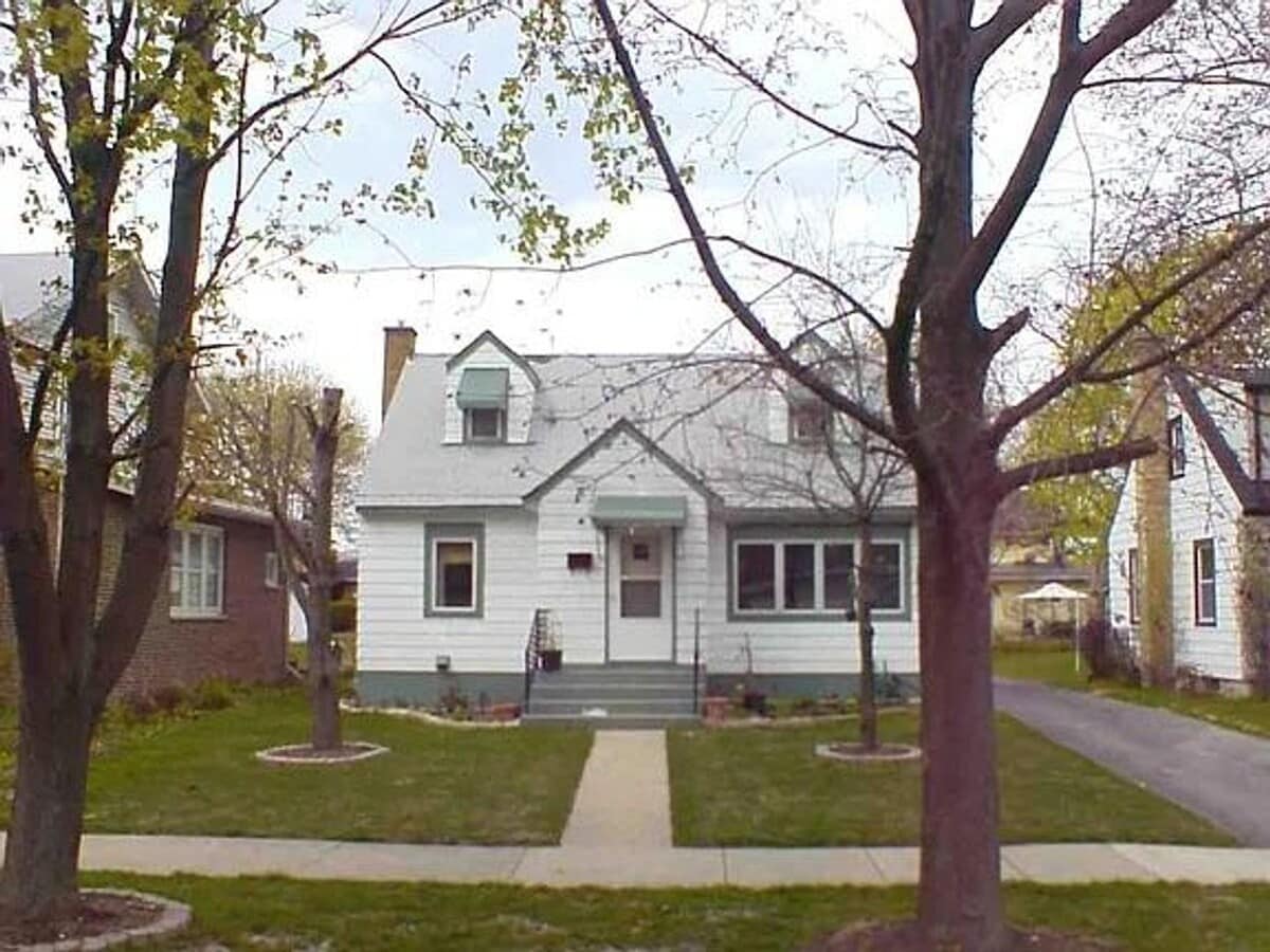 Freshly painted 4 bedroom/2 bathroom home - Freshly painted 4 bedroom/2 bathroom home