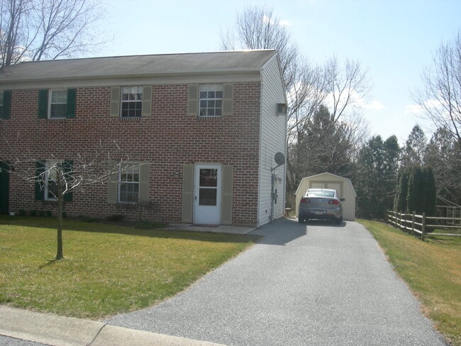 Building Photo - 604 Bernhard Ave Rental