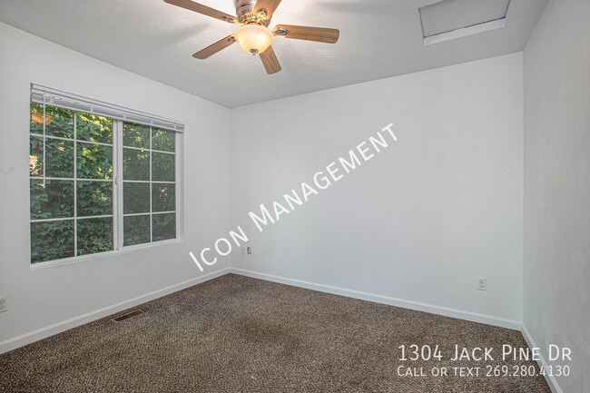 Photo - 1304 Jack Pine Way