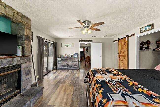 Photo - 917 Crockett Ct