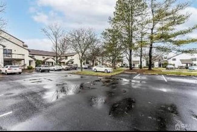 Photo - 208 Woodbridge Commons Way