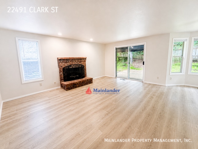Photo - 22491 Clark St
