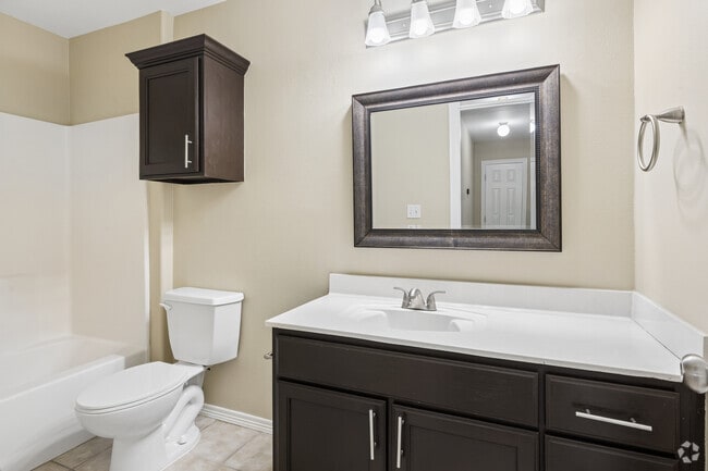 3BA - 2BA - 1,320SF - Bathroom